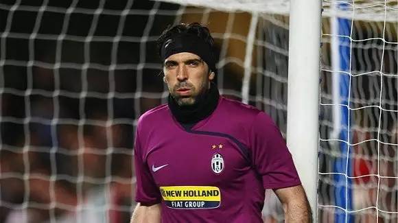 为何亲斯内德？穆帅：斯内德给了我三冠王，那是最棒的一年（穆帅谈为何偏爱斯内德：他助我夺三冠，这是我执教生涯最佳一年）