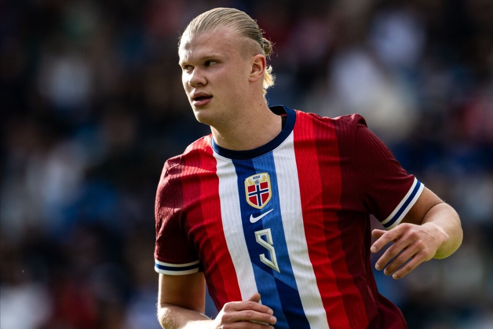 足坛年终大战即时排名：姆巴佩力压哈兰德排名第1，C罗暂列第3（年终足坛激战即时榜：姆巴佩压过哈兰德登顶，C罗暂居第三）