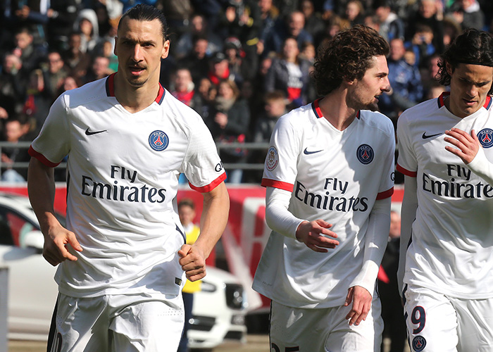 本菲卡客场2-0阿贾克斯，萨穆埃尔-达尔、巴雷罗建功（本菲卡客场2比0击败阿贾克斯，萨穆埃尔-达尔和巴雷罗进球）