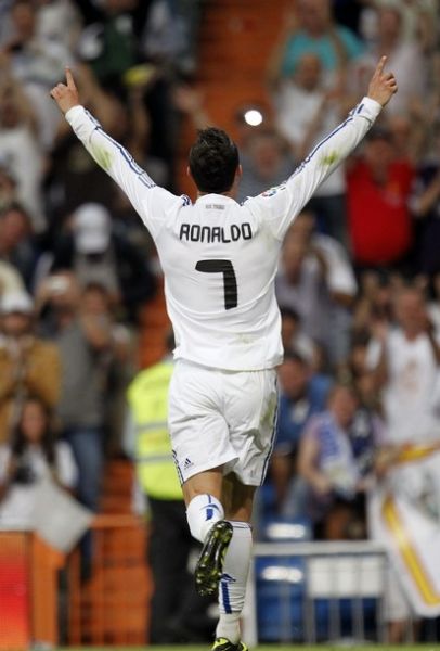 足球报：亚泰本赛季主要问题是资金不足，开局赛程也埋下伏笔（足球报：资金短缺成亚泰今季最大难题，开局赛程早埋隐患）