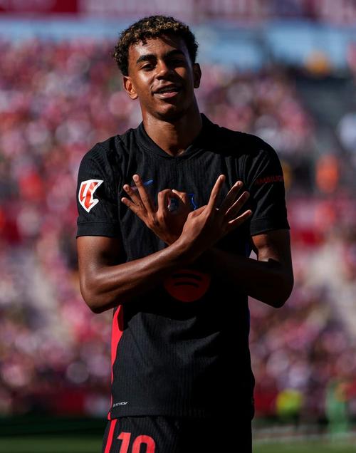 孔蒂：人们总说霍伊伦和小麦在曼联踢不上球，这肯定有原因（孔蒂谈曼联：霍伊伦与麦克托米奈难获出场并非无因）