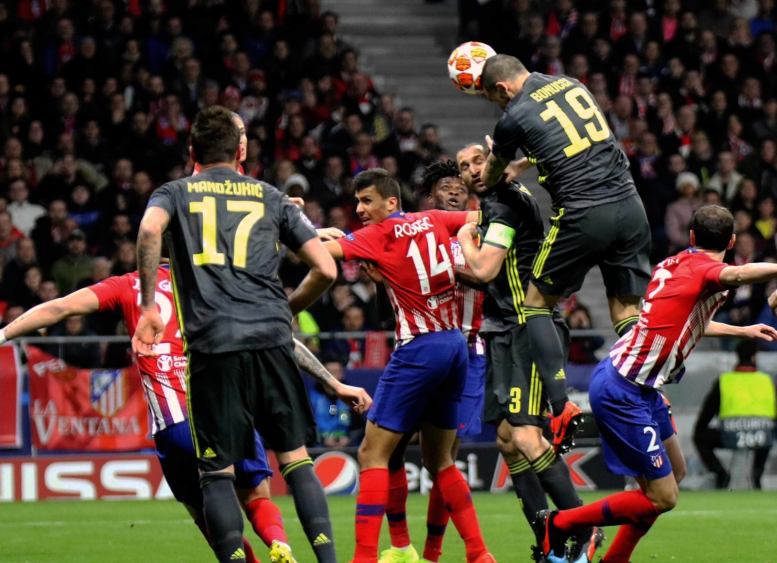 拜仁“小王子”卡尔的巨星之路 偶像梅西但不想和谁比较（拜仁“小王子”卡尔：逐梦巨星，以梅西为偶像却拒绝比较）